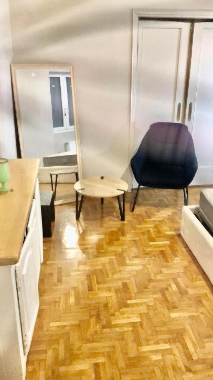 Economy Shared Apartment B In Central Афины Экстерьер фото