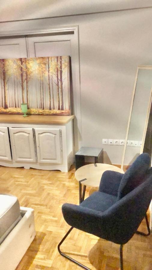 Economy Shared Apartment B In Central Афины Экстерьер фото